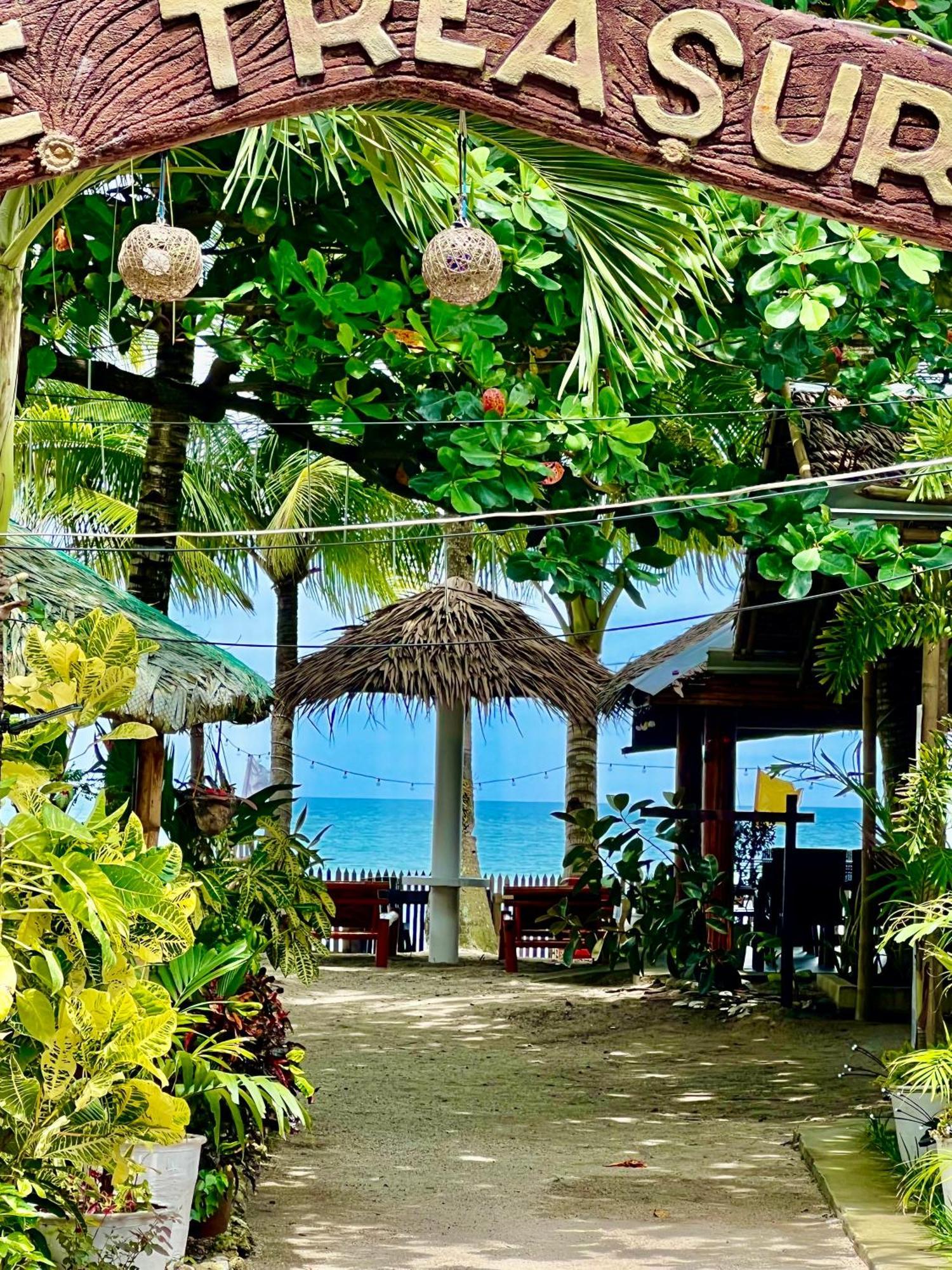 Treasure Beach Resort Carles Bagian luar foto