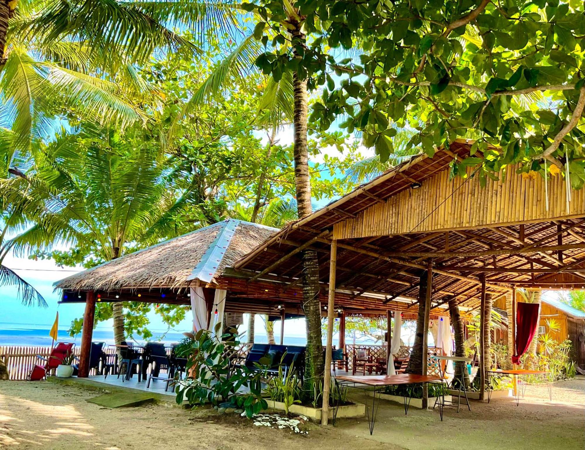 Treasure Beach Resort Carles Bagian luar foto